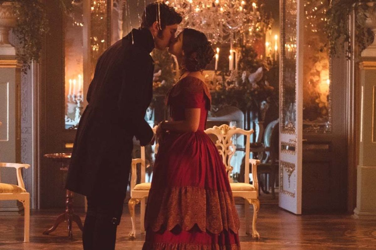 Serien om dronning Victoria sendes hver søndag. Dronningens hofdame spilles af en tidligere “Bond”-pige. Foto: ITV/pressefoto.