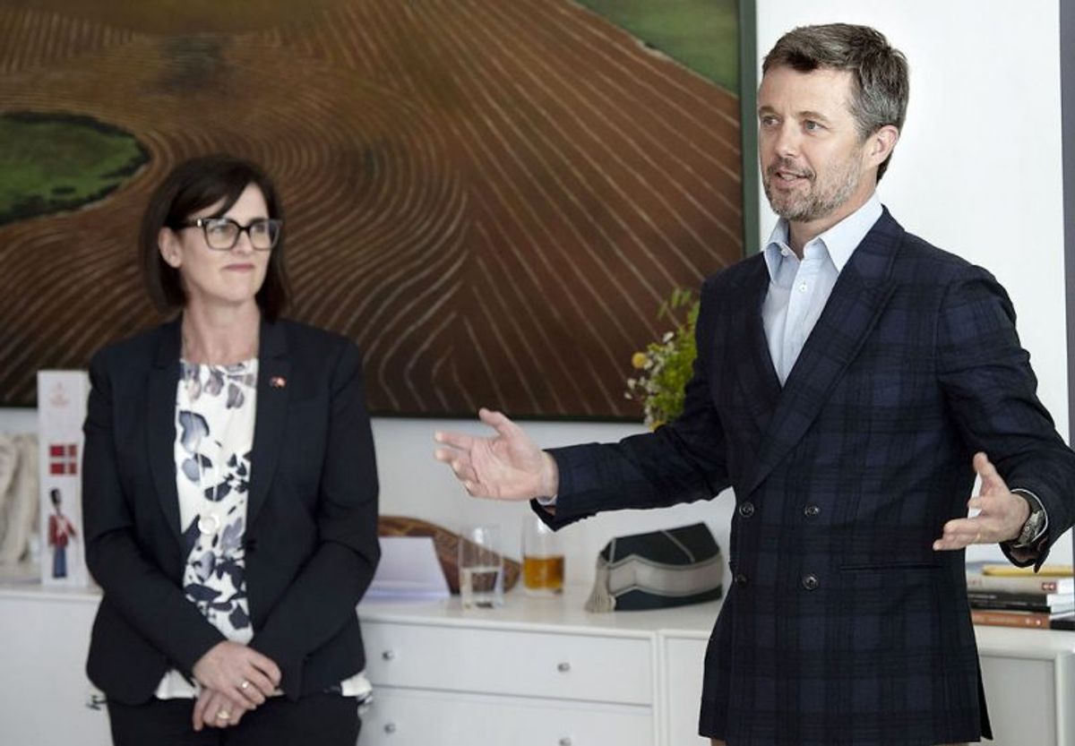 Australiens ambassadør Mary Ellen Miller og kronprins Frederik taler ved receptionen for de skadede danske krigsveteraner, der skal deltage i Invictus Games i Sydney til oktober. Foto: Keld Navntoft/Scanpix