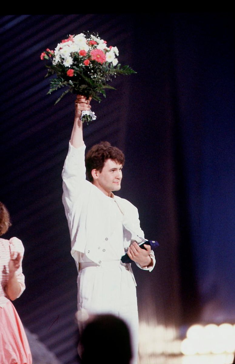 1987: Den irske sanger Johnny Logan vinder for anden gang Eurovision Song Contest. Dette år med nummeret “Hold me now”. Foto: HENNING BAGGER/Scanpix (Arkivfoto).