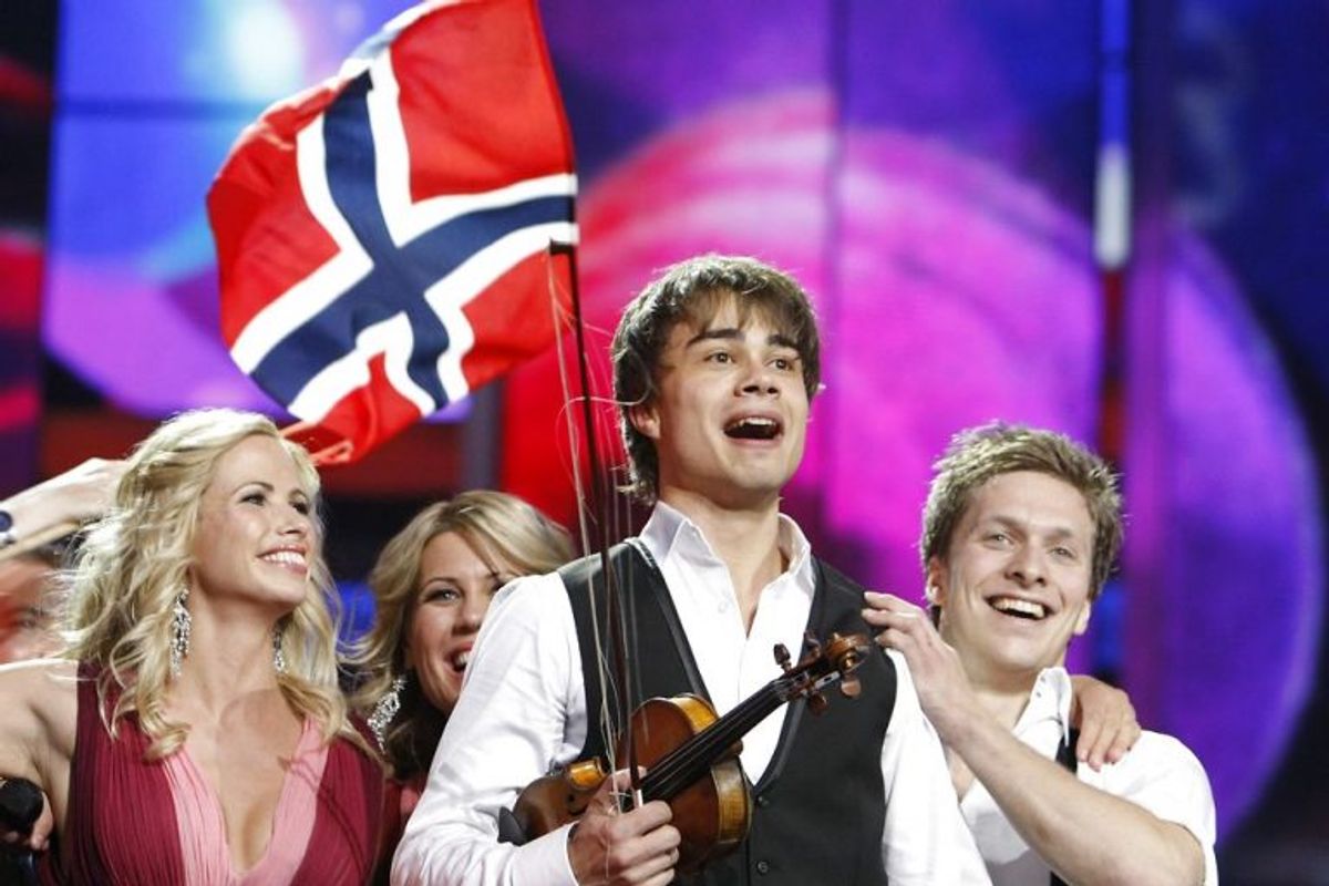 2009: Alexander Rybak fra Norge sang sig ind i europæernes hjerter med “Fairytale”. Foto: Denis Sinyakov/Scanpix (Arkivfoto)