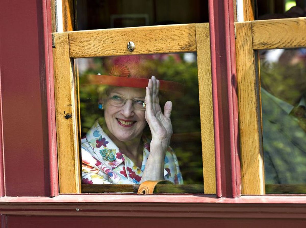 I 2013 var dronning Margrethe i Haderslev. Her ses dronningen på togturen mellem Haderslev og Hammelev, der foregik i veterantog. Foto: Claus Fisker/Scanpix (Arkivfoto)