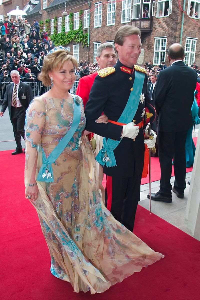 Storhertuginde Maria Teresa og storhertug Henri af Luxenbourg ankommer til Vor Frue Kirke i København i anledning af kronprins Frederik og Mary Elizabeth Donaldsons bryllup den 14. maj 2004. Arkivfoto: Scanpix