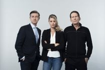 Thomas Bo Larsen mediterer inden barske scener