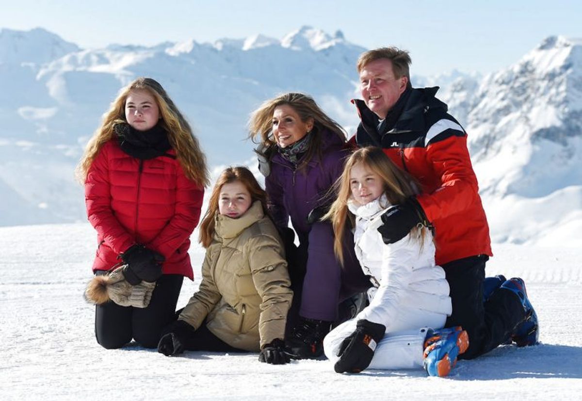 Kongefamilien samlet til fotografering. Foto: Andreas Gebert/Scanpix.
