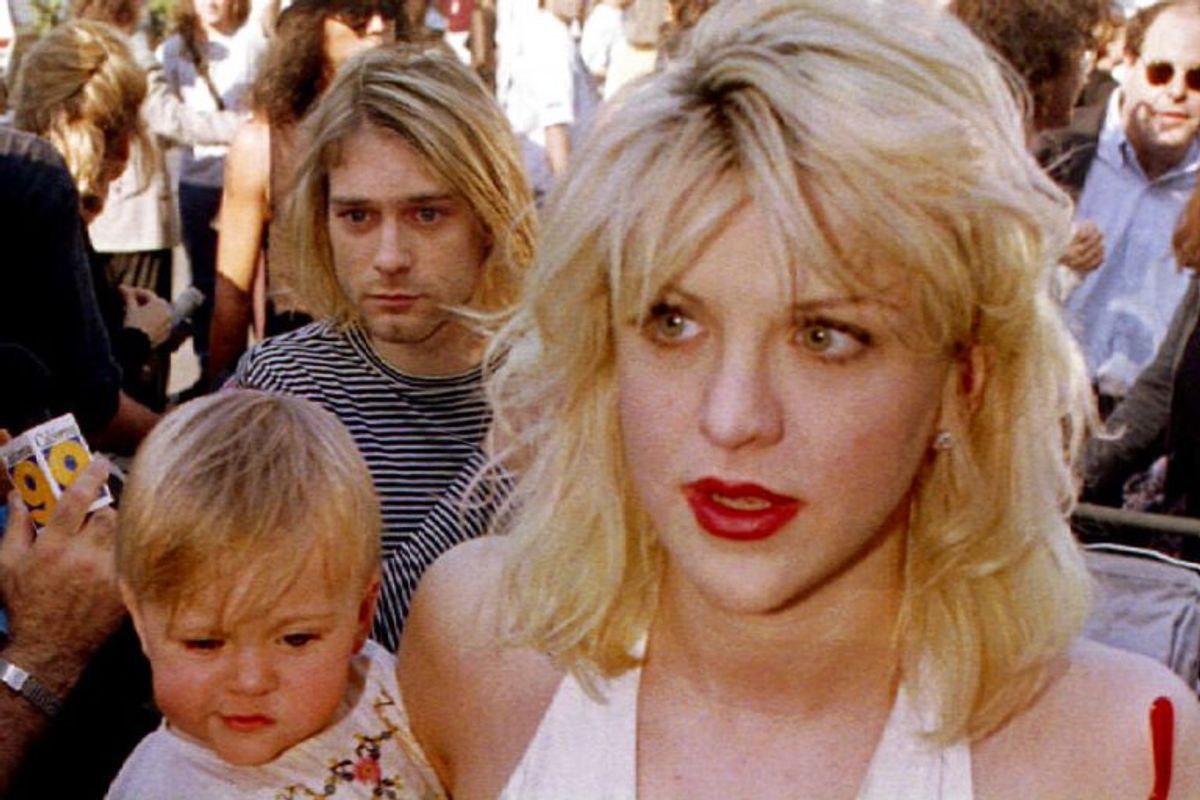 Dagens fødselar kunne ikke rigtig klare mosten. Kurt Cobain ses her bag ved sin hustru Courtney Love, der bærer parrets datter, Frances Bean Cobain. Arkivfoto: Fred Prouser/Scanpix