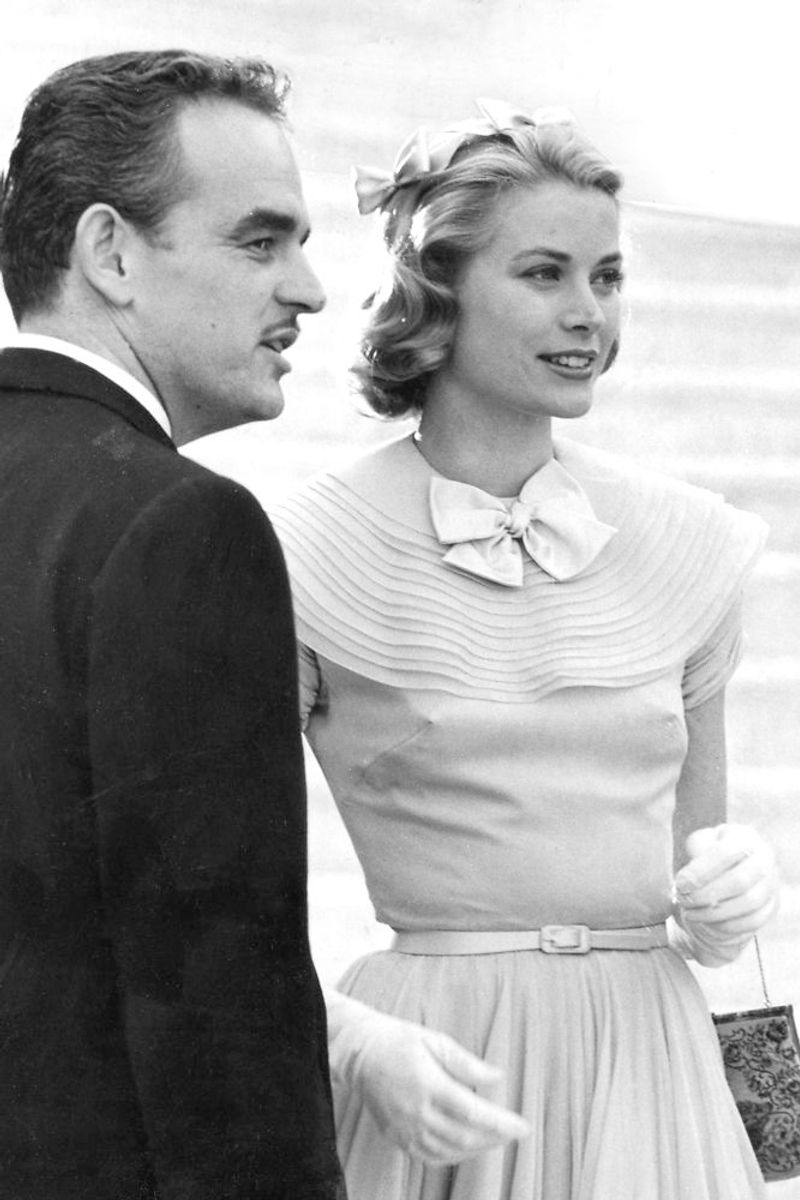 Her er de så, prinsessens far og mor. Fyrst Rainer og fyrstinde Grace af Monaco fotograferet i 1956. Grace Kelly døde i 1982 mens fyrsten døde i 2005. Arkivfoto: Scanpix