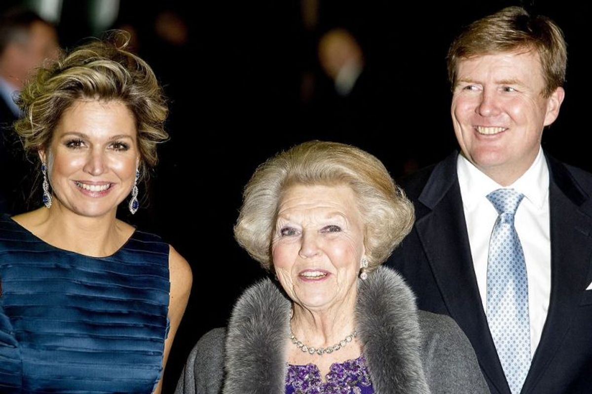 Dronning Maxima, prinsesse Beatrix og King Willem-Alexander ses her ved et arrangement i 2014. Beatrix har fødselsdag i dag – hun fylder 80 år. Arkivfoto: Koen van Weel/Scanpix