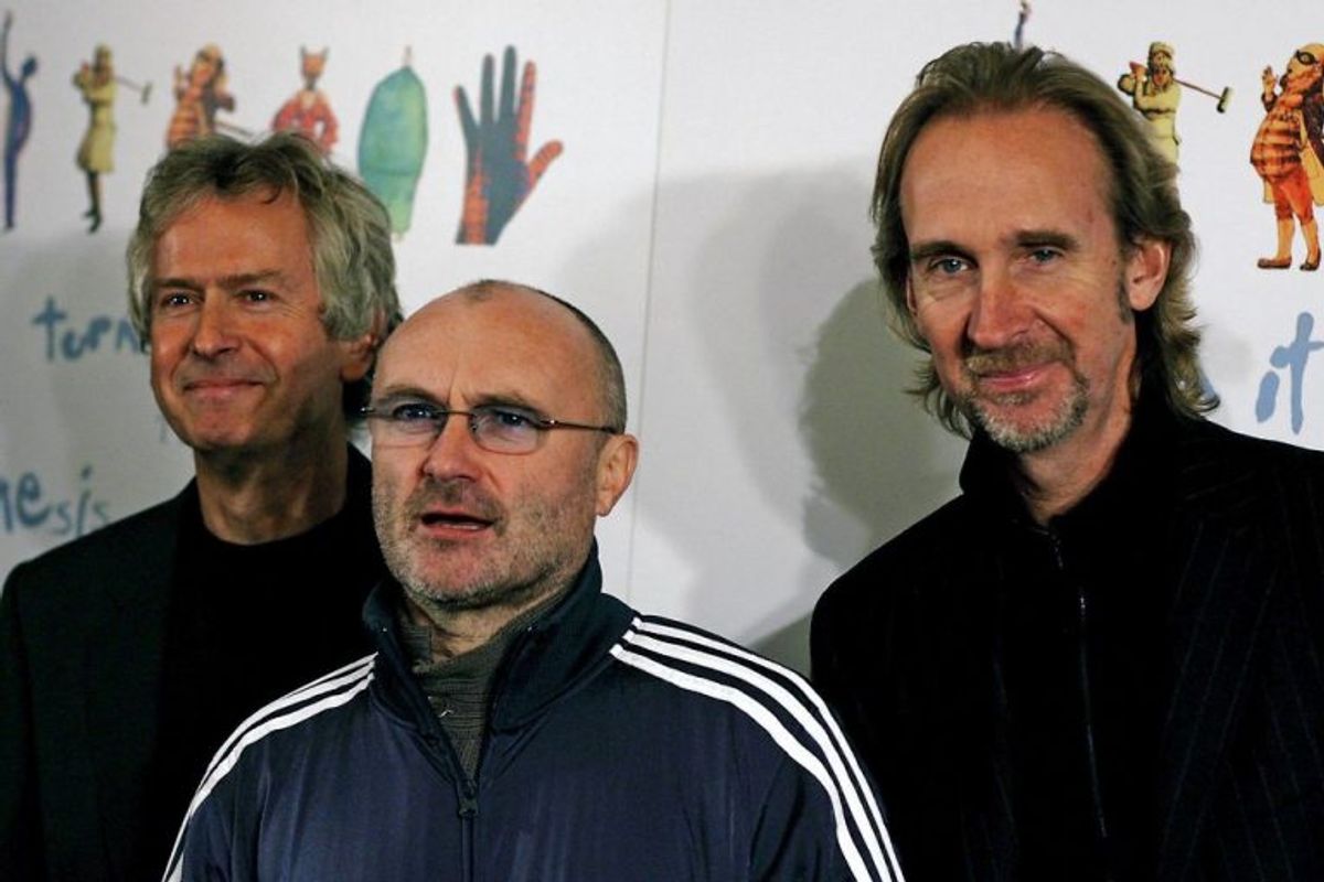 Phil Collins har fødselsdag i dag. Her ses den i dag 67-årige musiker sammen med to af de originale Genesis-medlemmer – Tony Banks og Mike Rutherford. Billedet er taget i forbindelse med bandets genforening i 2006. Arkivfoto: Kieran Doherty/Scanpix