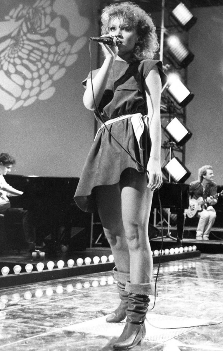 Gry synger’Kloden drejer’ til sejr i Dansk Melodi Grand Prix i 1983. Foto: Bent K Rasmussen/Scanpix (Arkivfoto)