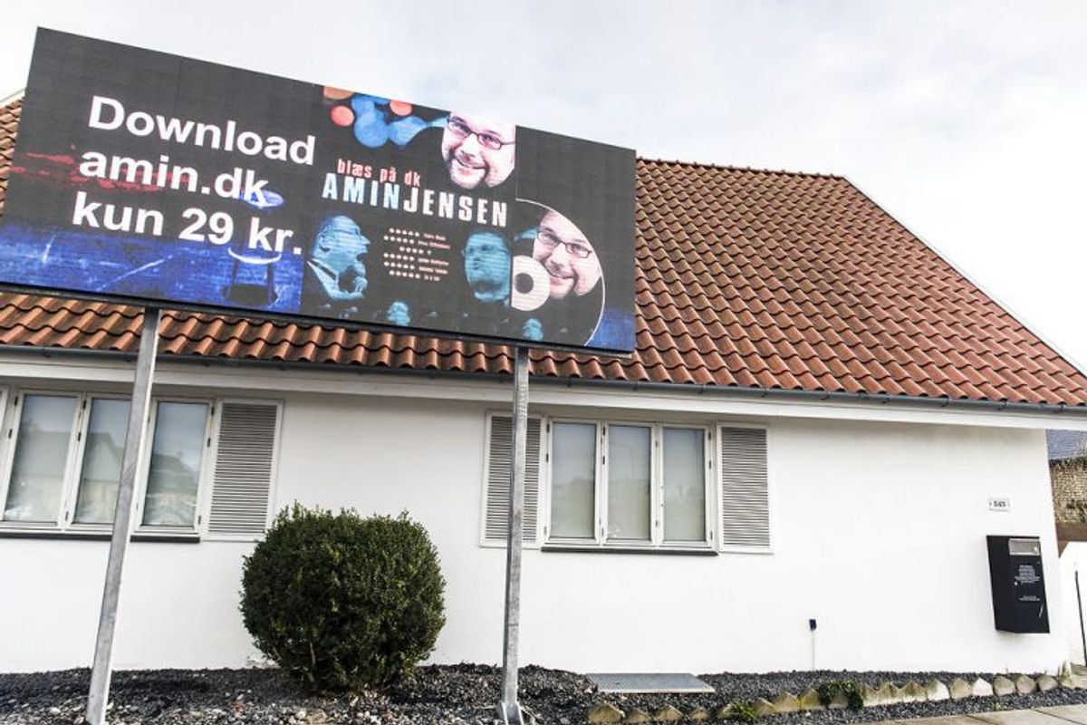 Sådan ser reklameskiltet ud foran Amin Jensens hus. Foto: Ida Marie Odgaard/Scanpix (Arkivfoto)