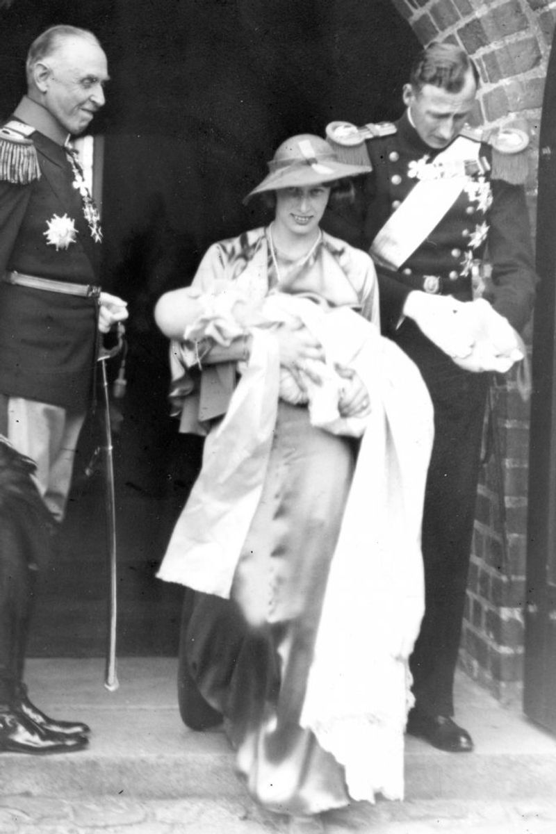 Arveprins Knud og prinsesse Caroline Mathilde ved prinsesse Elisabeths dåb. Altså et 82 år gammelt foto. Arkivfoto: Scanpix
