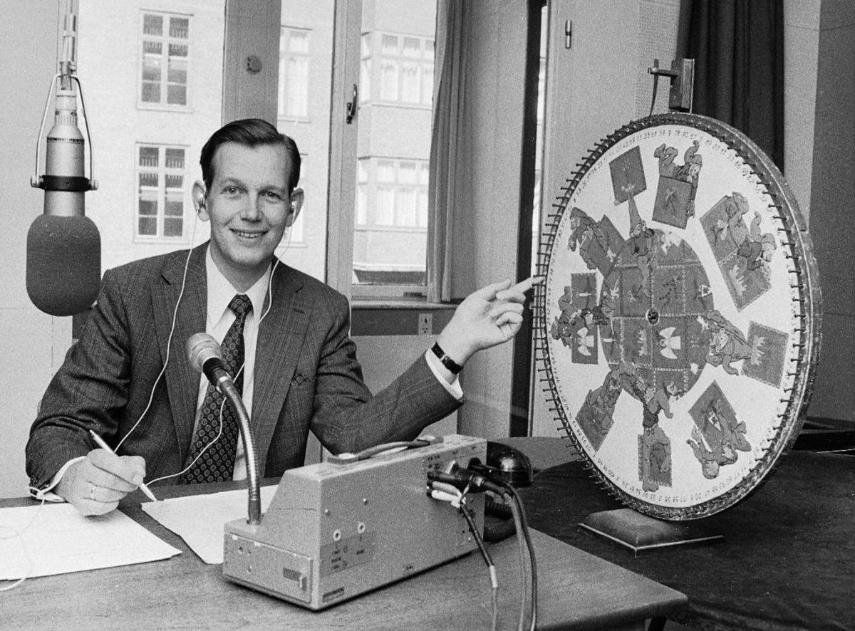 Han huskes især for radioprogrammet De ringer – vi spiller. Foto: DR (Arkivfoto)