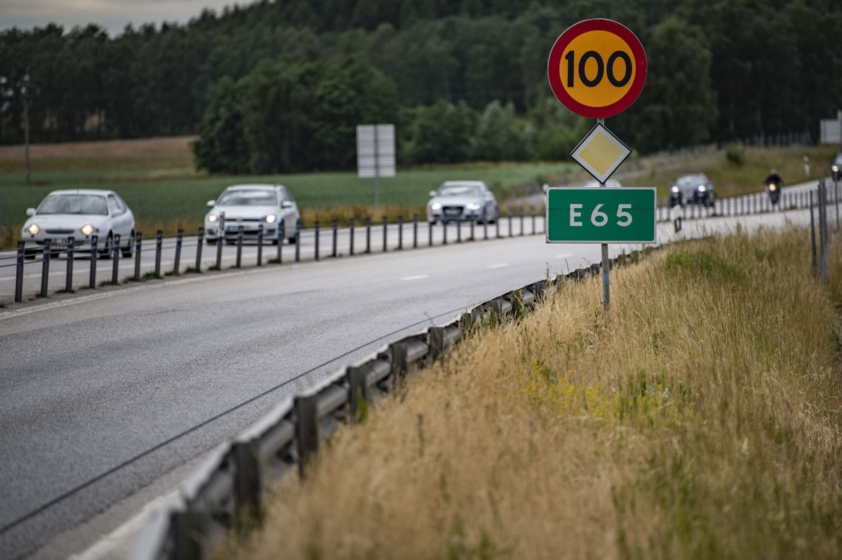 Svensk politi efterforsker i øjeblikket en række sager, hvor dansk indregistrerede biler er ramt af sten på motorvejen. Foto: Johan Nilsson/Scanpix.