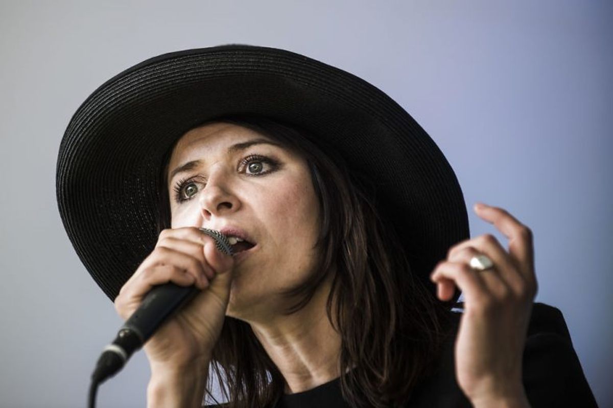 Kira Skov spiller her på Hovedscenen under Folkemødet 2017 i Allinge på Bornholm, lørdag den 17. juni 2017. For sangerinden har tro fået en ny betydning. Arkivfoto: Ida Marie Odgaard/Scanpix