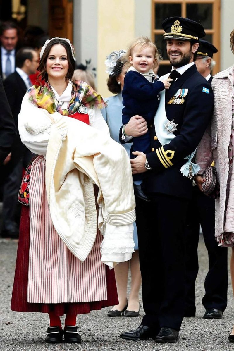 Prinsesse Sofia fylder 33 år onsdag – og for bare fem dage siden blev hendes søn, prins Gabriel døbt. Billedet er taget efter dåben. Foto: Fredrik Sandberg/Scanpix (Arkivfoto)