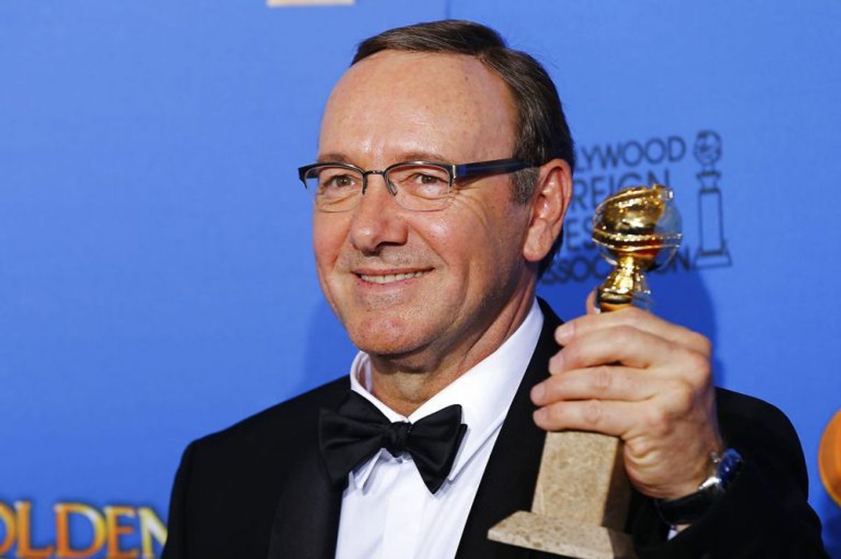“House of Cards” bliver uden Kevin Spacey. Hovedrolleindehaver Kevin Spacey, der her viser sin Golden Globe fra 2015, er smidt ud af serien. Foto: Mike Blake/Scanpix (Arkivfoto)