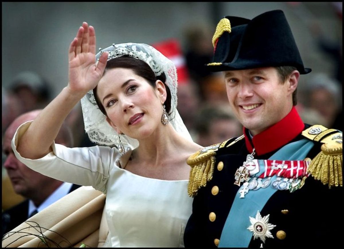 Kronprins Frederik og kronprinsesse Mary kørte gennem København i åben karet efter deres bryllup. Foto: Nils Meilvang/Scanpix (Arkivfoto)
