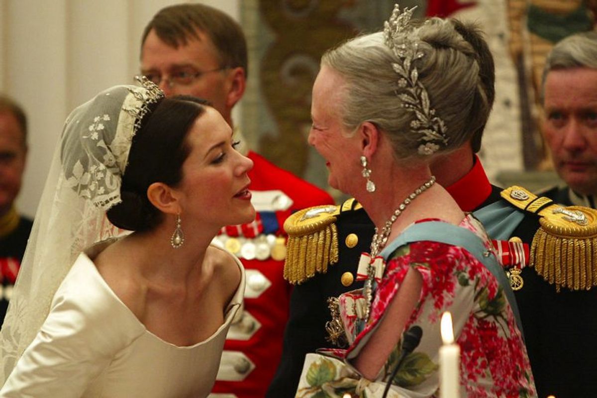 Kronprinsesse Mary og dronning Margrethe efter regentens tale til brudeparret ved Kronprins Frederik og Kronprinsesse Marys bryllup. Foto: Jørgen Jessen/Scanpix (Arkivfoto)