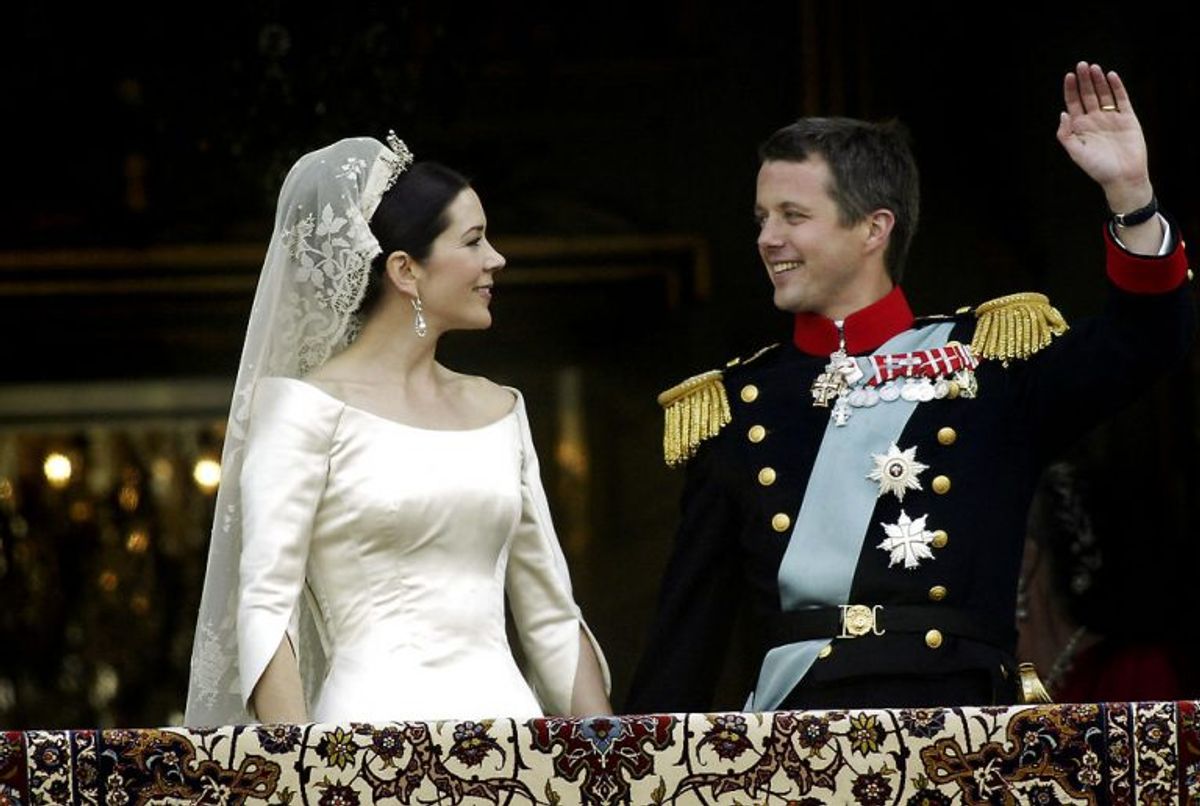 Kronpinsesse Mary og kronprins Frederik vinkede til de mange fremmødte fra balkonen på Amalienborg Slot. Foto: Carl Redhead/Scanpix (Arkivfoto)