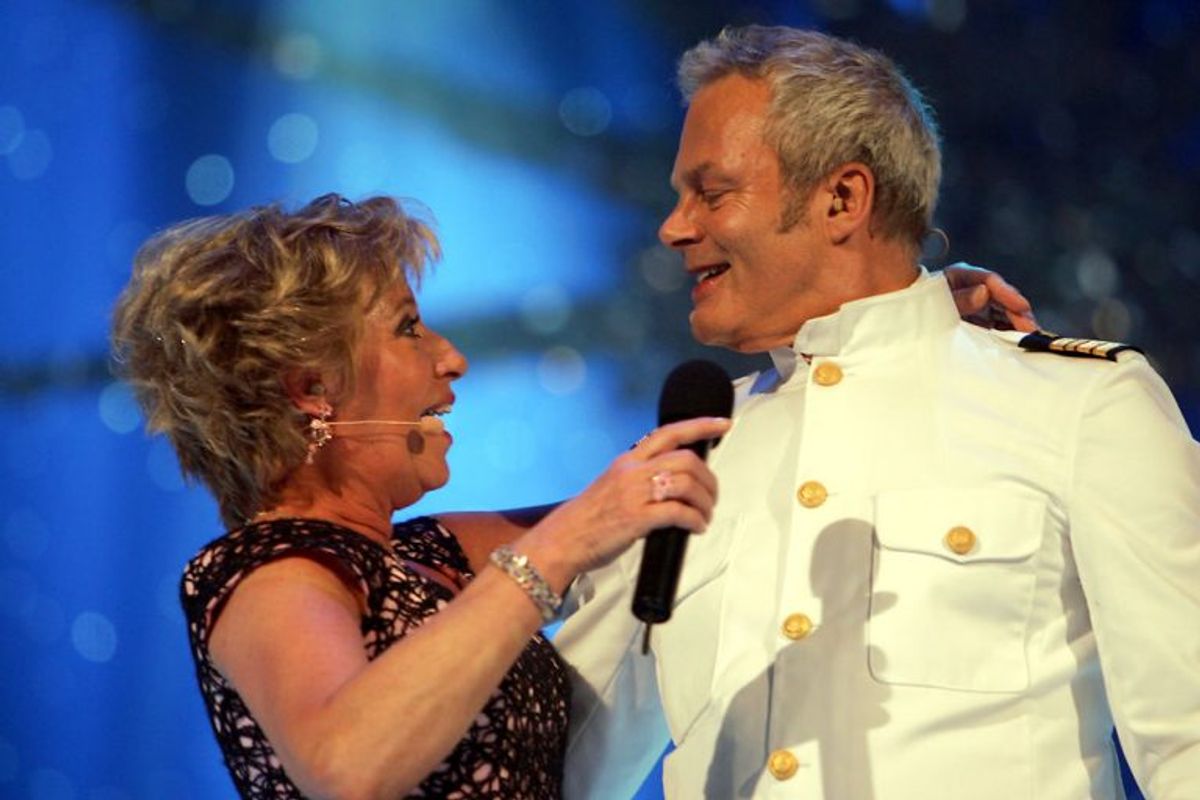 Jarl Friis Mikkelsen og Birthe Kjær sang “Skibet skal sejle i nat”, da de var værter ved Dansk Melodi Grand Prix 2005. Foto: Ernst van Norde/Scanpix (Arkivfoto)