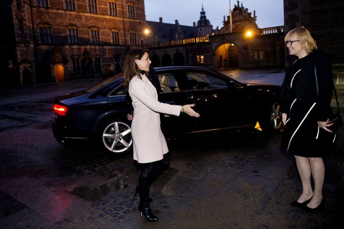 Prinsesse Marie modtages af Birgitte Qvist-Sørensen, generalsekretær i Folkekirkens Nødhjælp. Foto: Liselotte Sabroe/Scanpix