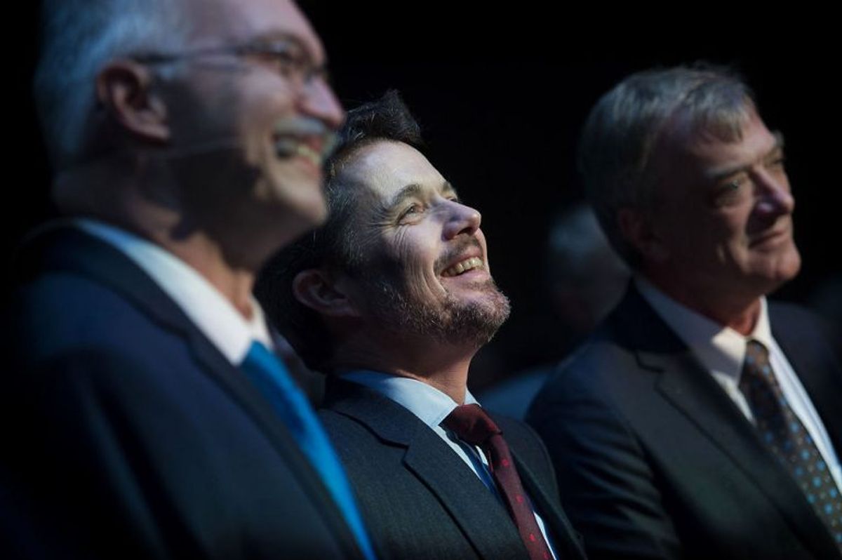 Kronprins Frederik lytter her til rapperen Per Vers sammen med rektor Anders Bjarklev ( til venstre ) og formand for DTUs bestyrelse, Per Falholt. Foto: Liselotte Sabroe/Scanpix