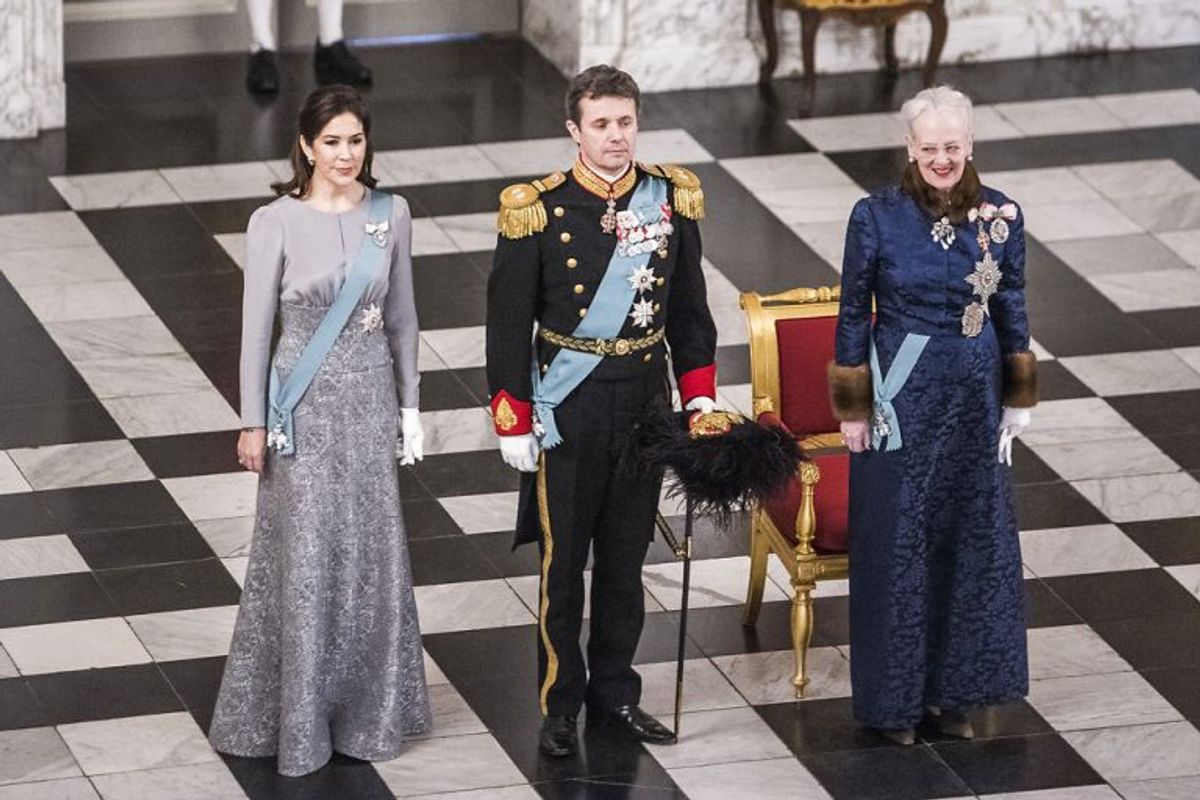Dronningens feriestil er en stille og rolig overdragelse af magten til kronprins Frederik og kronprinsesse Mary, mener kongehuseksperten. Foto: Ólafur Steinar Gestsson/Scanpix (Arkivfoto)