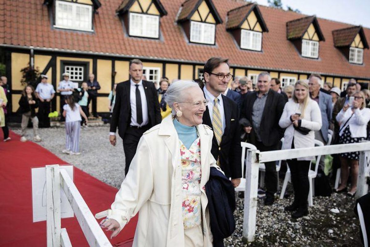 Fredag aften overværede dronning Margrethe Verdensballetten på Møllerup Gods på Djursland. Foto: Andreas Bang Kirkegaard/Scanpix.