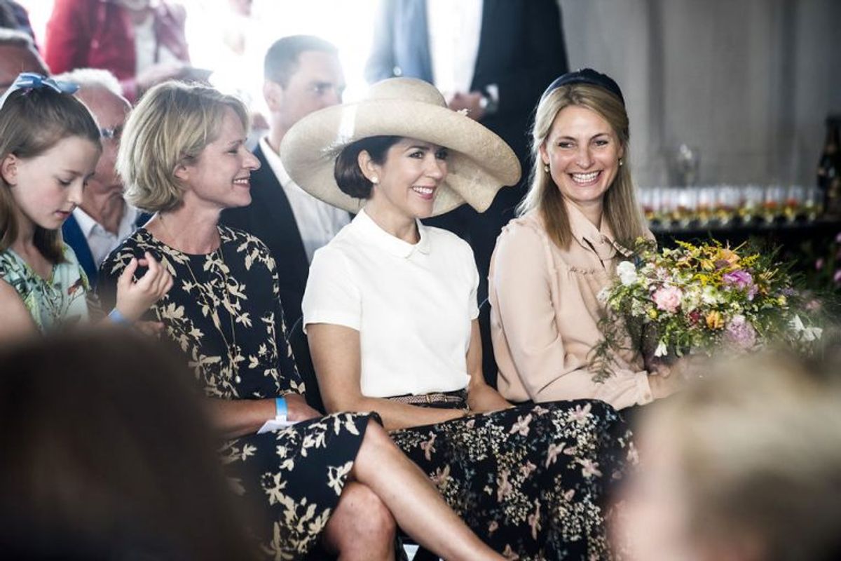 Som afslutning på dagens besøg overværede kronprinsessen et modeshow med mode af først Gudrun Sjödén og dernæst udpluk fra projektet ‘Fremtidens havemode for kvinder’ udviklet af afgangselever fra Fashion Design Akademiet. Foto: Ida Marie Odgaard/Scanpix
