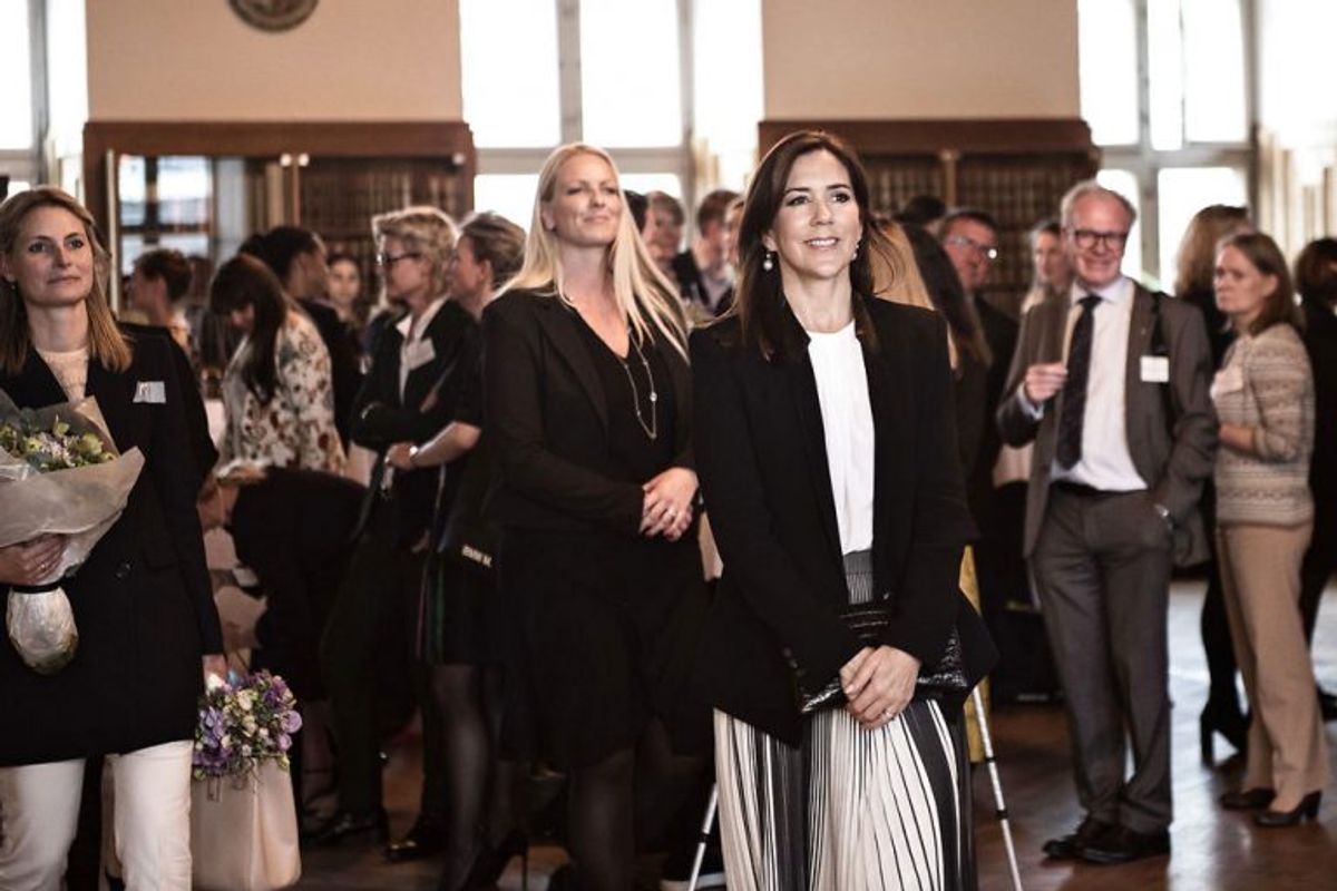 Kronprinsessen blev tildelt prisen for sit arbejde for at hjælpe kvinder med at forbedre deres vilkår og udnytte deres fulde potentiale i Danmark og i udlandet. Siden 2014 er prisen blevet uddelt til kvindelige ledere, der er ekstraordinære rollemodeller og som kæmper for kvinders rettigheder og ligestilling.. Foto: Ida Guldbæk Arentsen/Scanpix