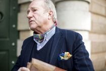 Modekonge bestjålet under alvorligt sygdomsforløb