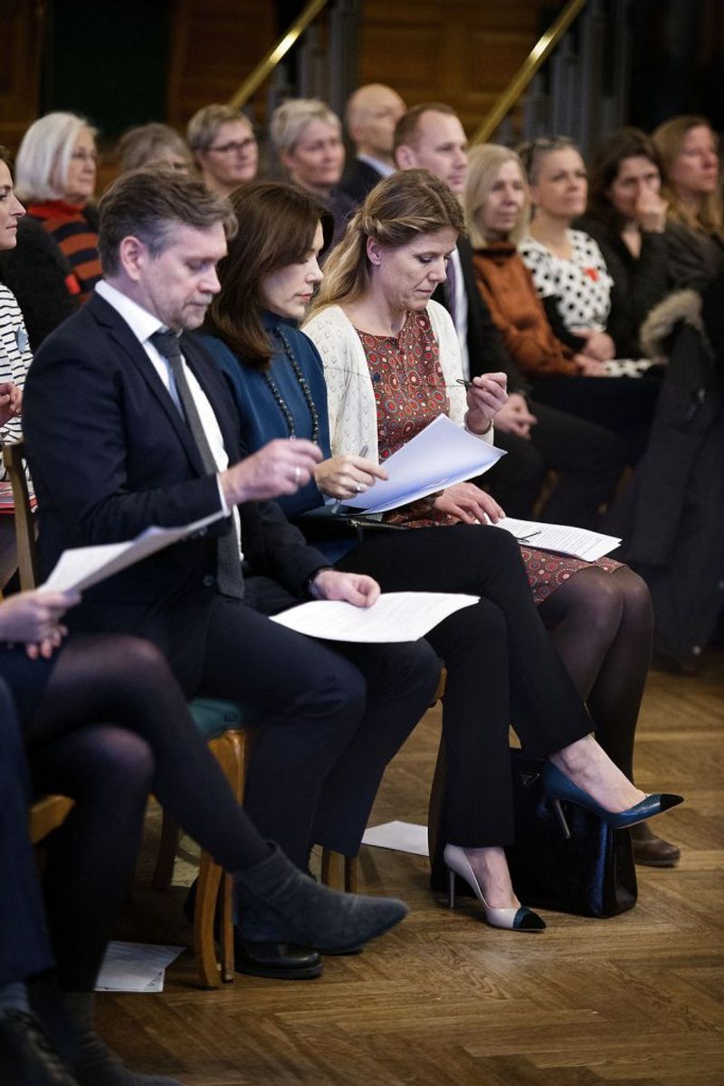 Til venstre for kronprinsessen ses direktør i Mødrehjælpen Mads Roke Clausen. Foto: Liselotte Sabroe/Scanpix