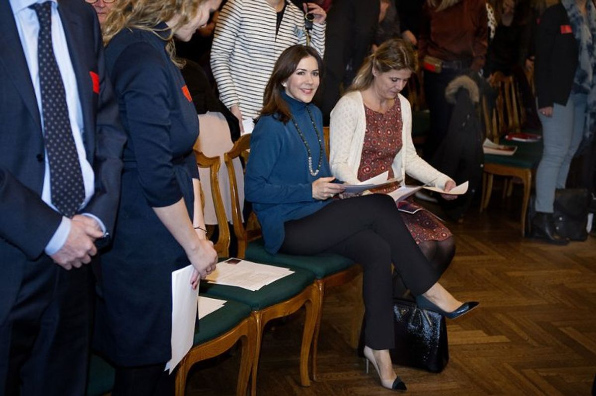 Til venstre for kronprinsessen ses direktør i Mødrehjælpen Mads Roke Clausen. Foto: Liselotte Sabroe/Scanpix
