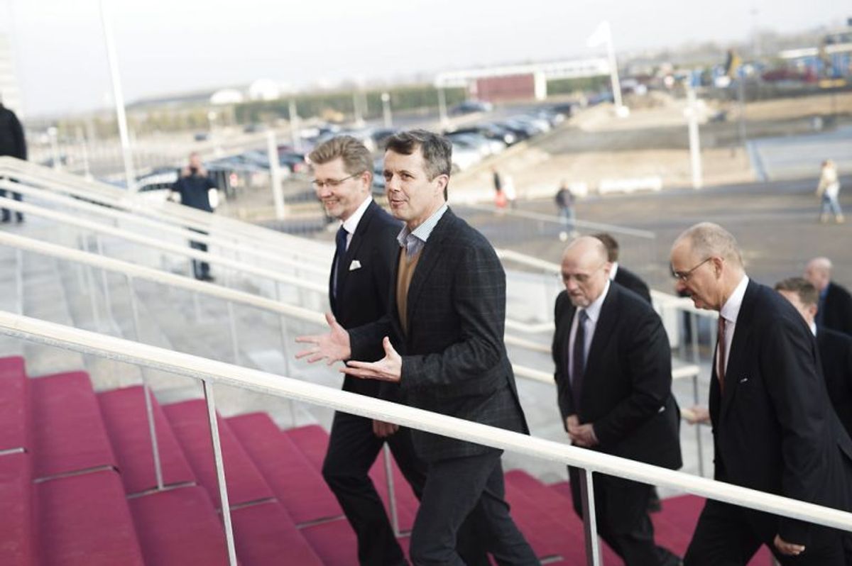 Kronprins Frederik modtages af Københavns overborgmester Frank Jensen ved ankomsten til indvielsen af Royal Arena. Foto: Marie Hald/Scanpix