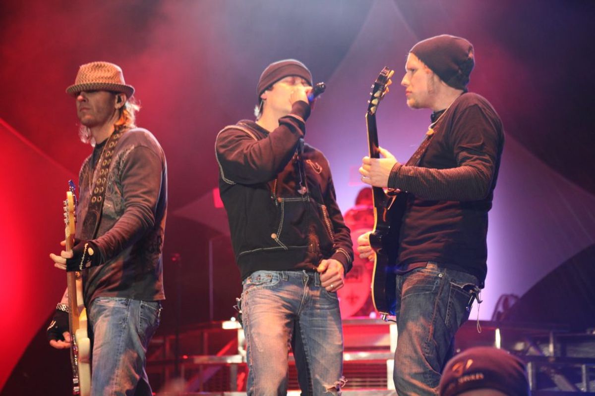 Tidligere guitarist i bandet 3 Doors Down, Matt Roberts (th), døde den 21. august 2016 i en alder af 38 år i West Bend, Wisconsin, USA. Foto: Wikipeida.