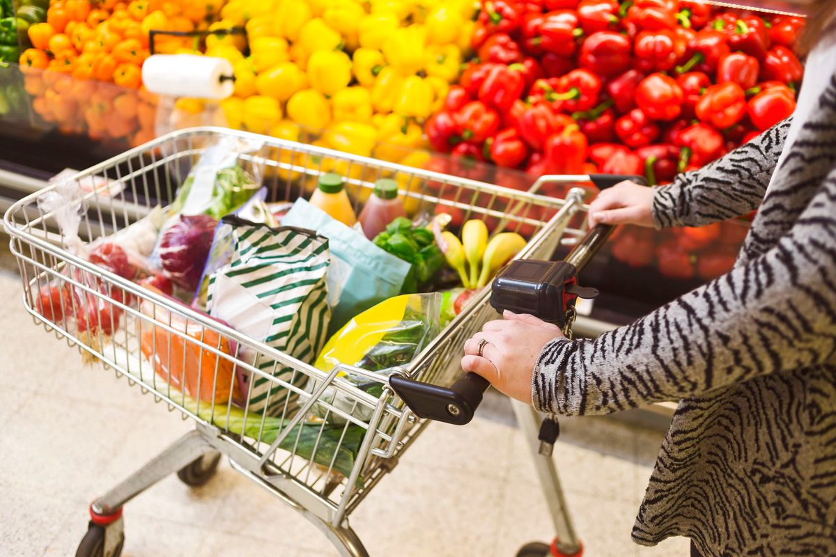 Det er lækkert med friske frugter, grøntsager og krydderurter. Men opbevarer du dem ikke ordenligt, så holder de meget kortere. KLIK VIDERE OG BLIV KLOGERE. Foto: Maskot / Scanpix Maskot