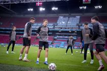 Kasper Dolberg og Jens Stryger starter inde