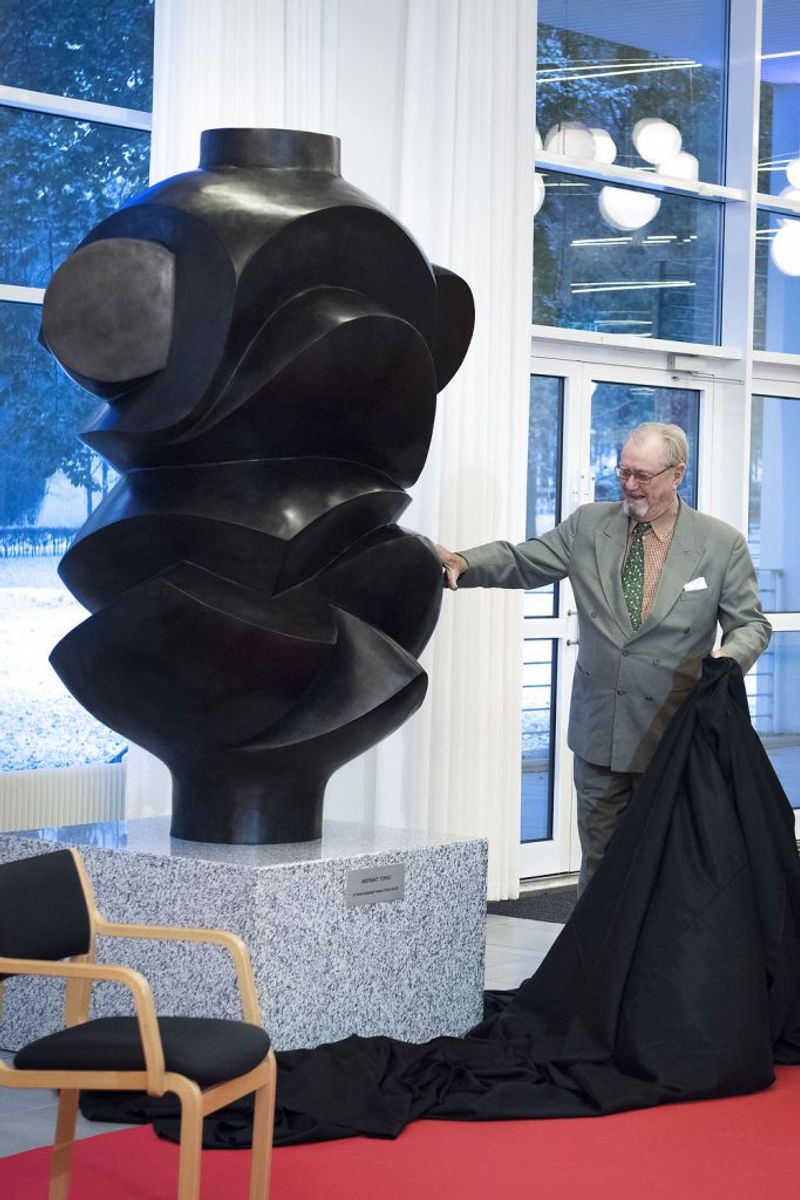 Prins Henrik afslørede tidligere i denne måned sin skulptur ‘Abstrakt Torso’ i Aalborg Kongres og Kultur Center. Foto: Michael Bo Rasmussen / Scanpix.