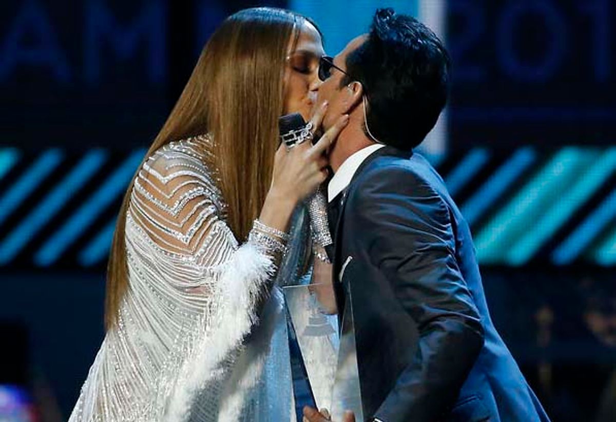 Jennifer Lopez gav eksmanden Marc Anthony en ekstra “pris”, da han vandt prisen som “Årets Person” ved Latin Grammy Awards. Foto: MARIO ANZUONI/Scanpix.