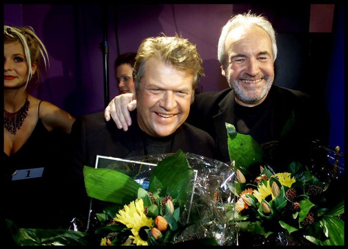 Brødrene Olsen, alias Jørgen Olsen (th) og Niels Olsen, vandt Dansk Melodi Grand Prix 2000 med “Smuk som et stjerneskud”. I SVerige vandt de som bekendt med den engelske udgave “Fly on the wings og love”. Foto: NILS MEILVANG/SCANPIX (Arkivfoto)