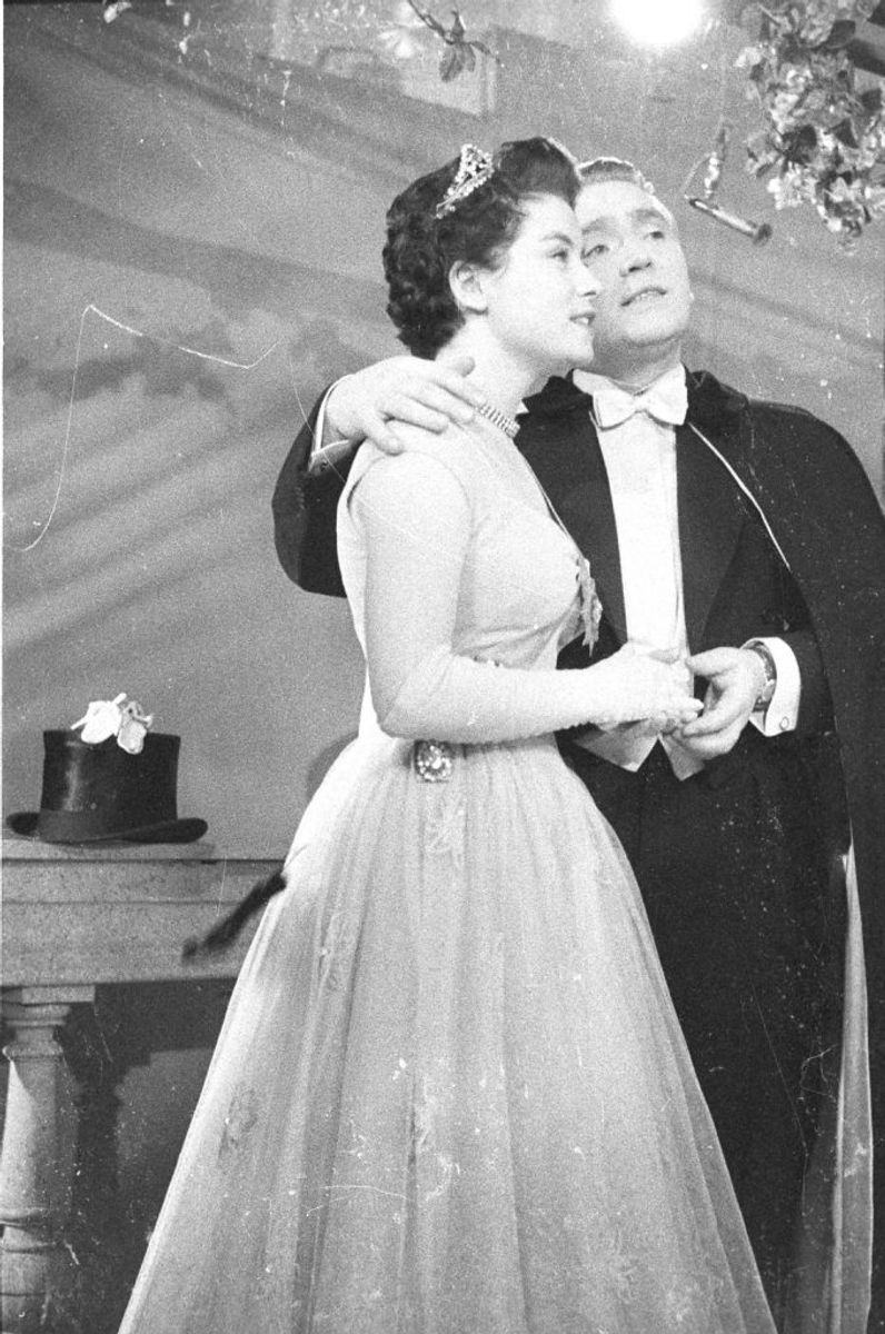 1957: Gustav Winckler og Birthe Wilke “Skibet skal sejle i nat”. Foto: Scanpix (Arkivfoto)