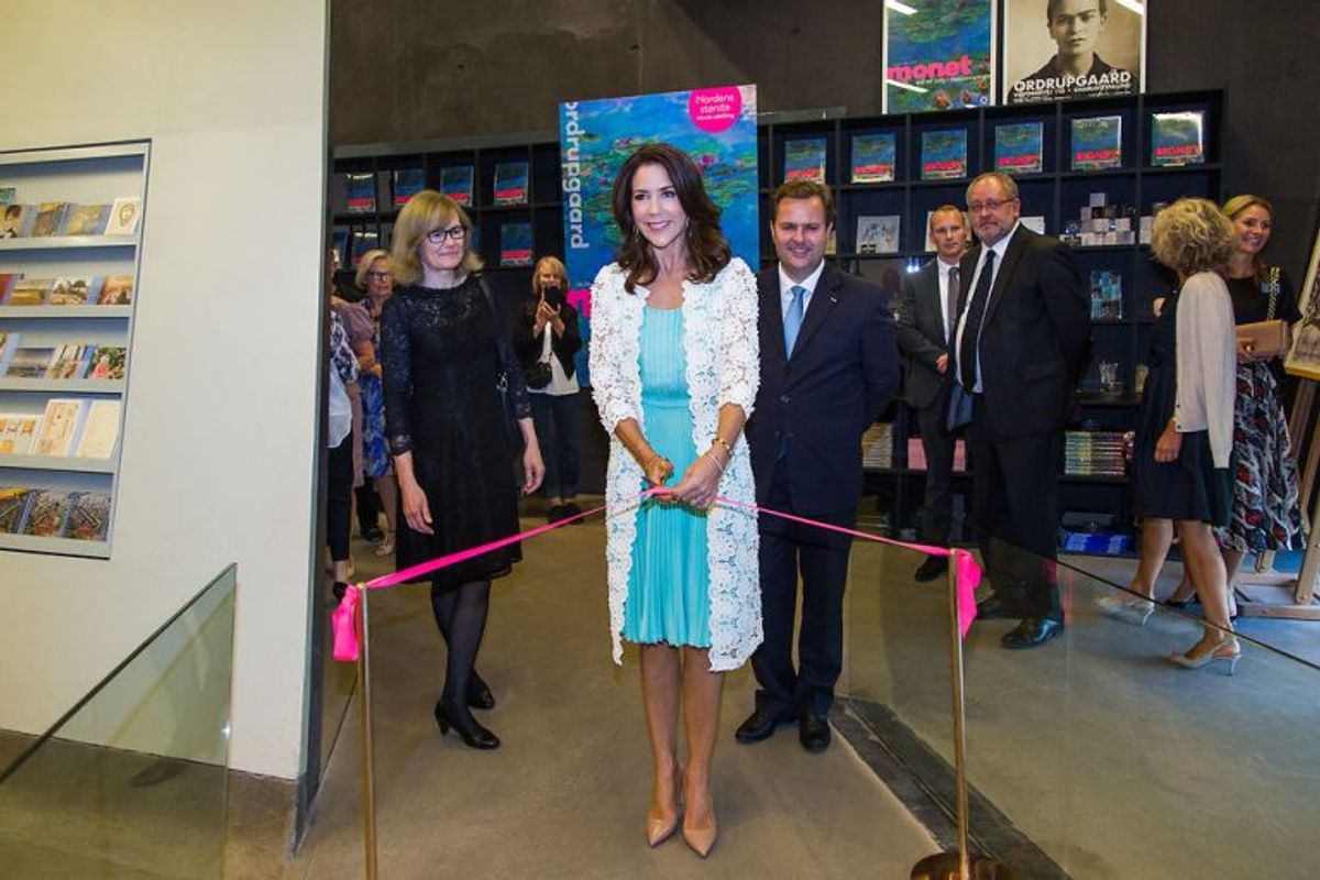 Kronprinsesse Mary deltog i åbningsarrangement i forbindelse med udstillingen “Monet. Ud af impressionismen”. Her er Mary i selskab med direktør Anne-Birgitte Fonsmark, Ordrupgaard og Mads Lebech – adm. direktør i Industriens Fond. Foto: Martin Sylvest/Scanpix.