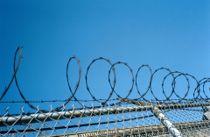 Huggede hovedet af bilforhandler: Nu er han dømt