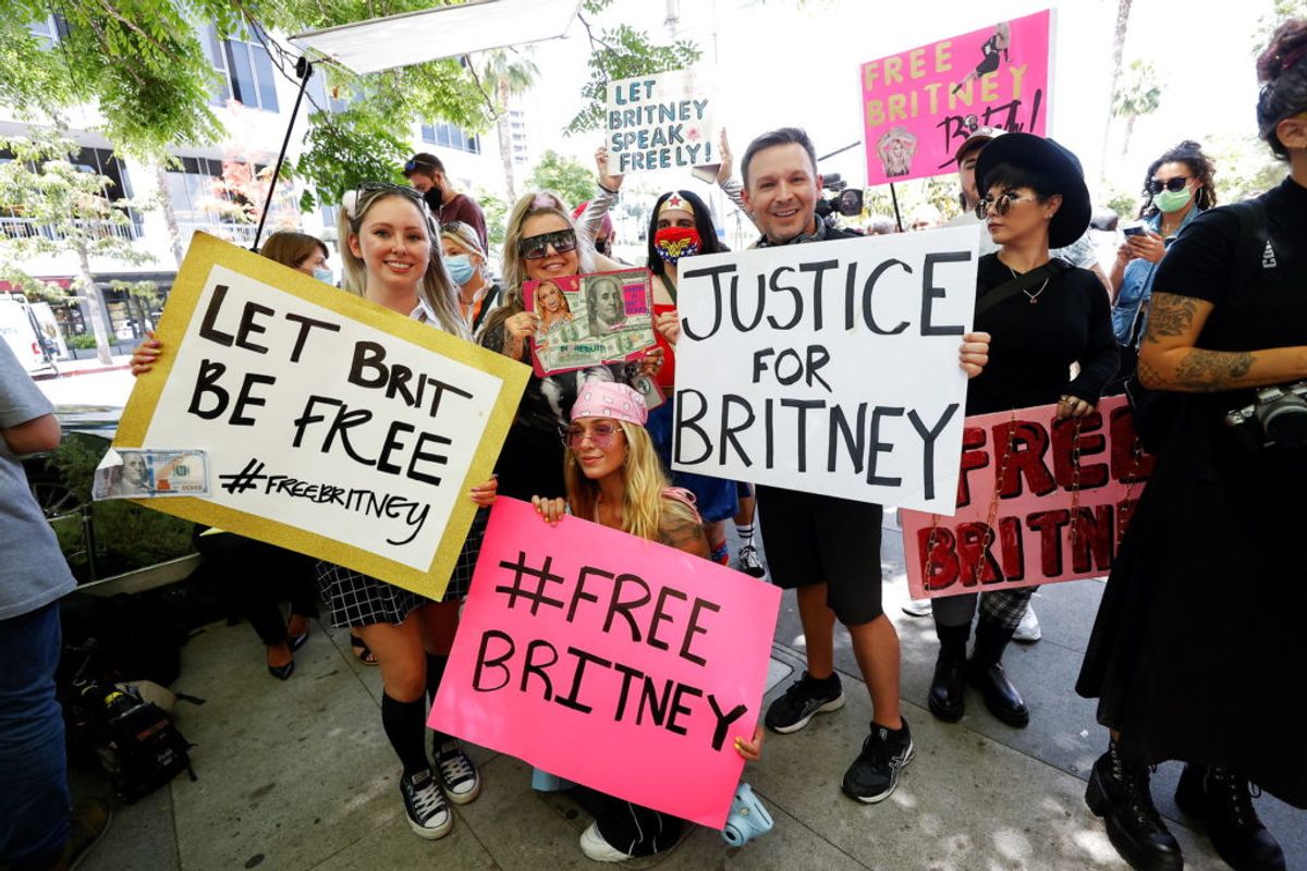 En gruppe af fans har gennem årene råbt op om, at Britney Spears ikke havde det godt. De var også til stede ved retten onsdag. Foto: Scanpix/REUTERS/Mario Anzuoni