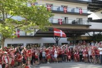 Hylder hjemvendt landshold