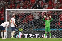 Uefa åbner sager mod England