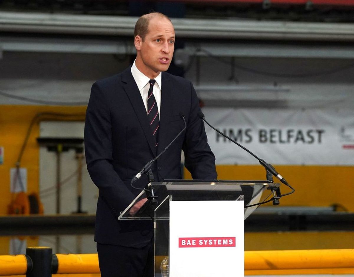 Prins William holder tale under tirsdagens besøg på skibsværftet BAE Systems’ Shipyard i Govan, Skotland. Foto: Scanpix/Andrew Milligan / POOL / AFP)