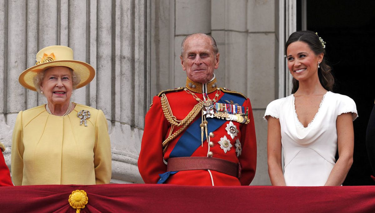 Her ses dronning Elizabeth, prins Philip og Pippa Middleton til William og Kates bryllup. Foto: REUTERS/John Stillwell/Pool/Scanpix