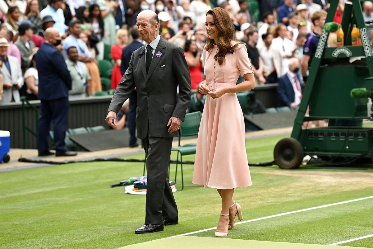 I 52 år har prins Edward været synonym med trofæoverrækkelse til Wimbledon, men nu er det slut. Foto: Glyn KIRK / AFP / Ritzau Scanpix