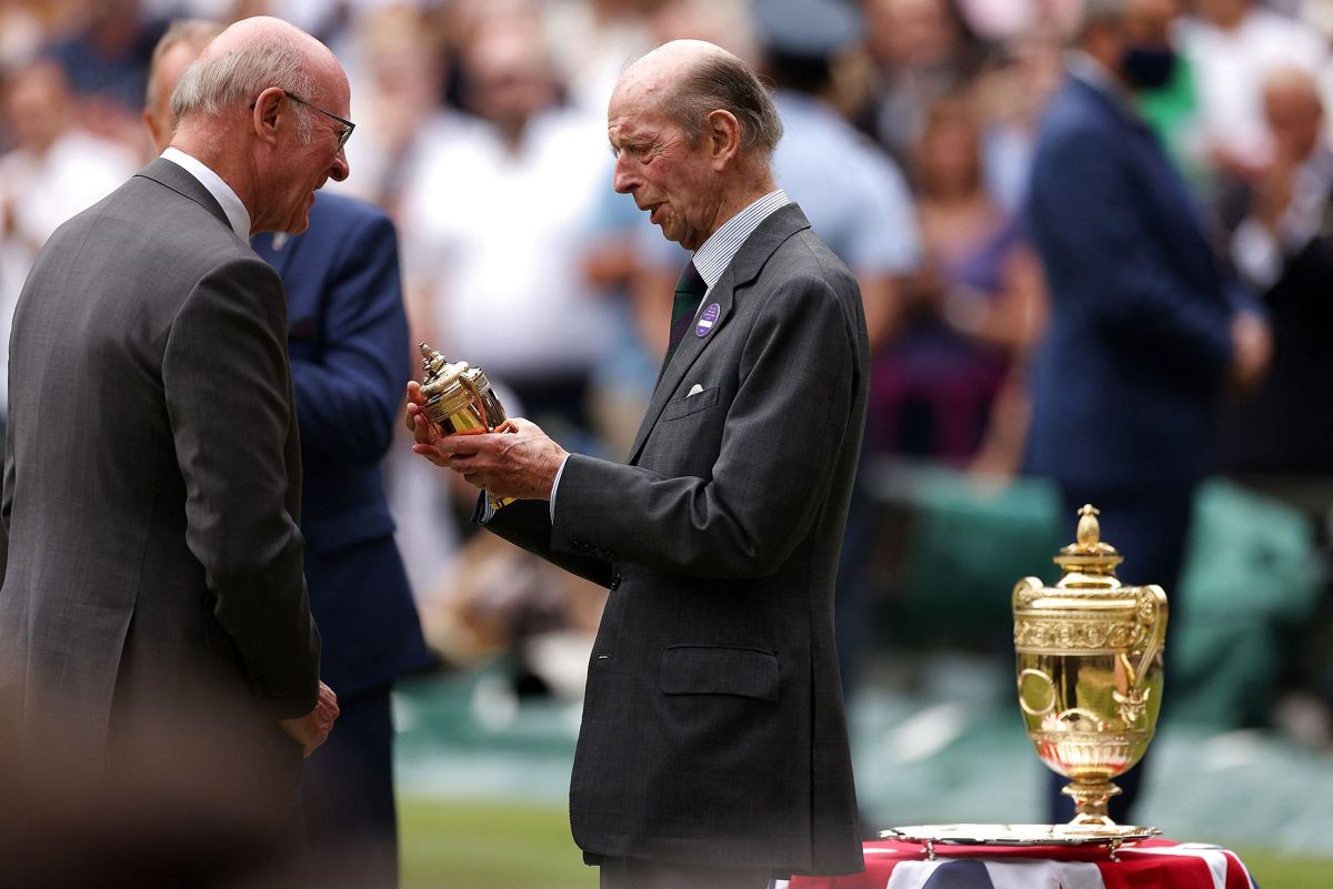 I 52 år har prins Edward været synonym med trofæoverrækkelse til Wimbledon, men nu er det slut. Foto: Steven Paston / POOL / AFP / Ritzau Scanpix